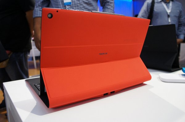   Nokia  Windows 8.1  Lumia 2520