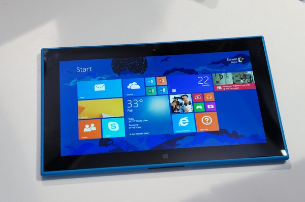   Nokia  Windows 8.1  Lumia 2520