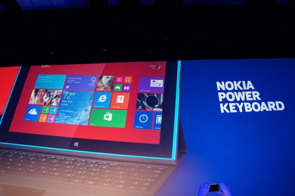   Nokia  Windows 8.1  Lumia 2520